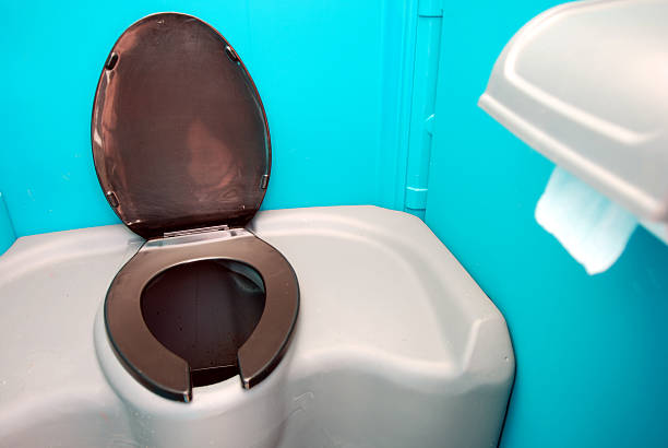 Best Portable bathroom rental  in Auburn, MI